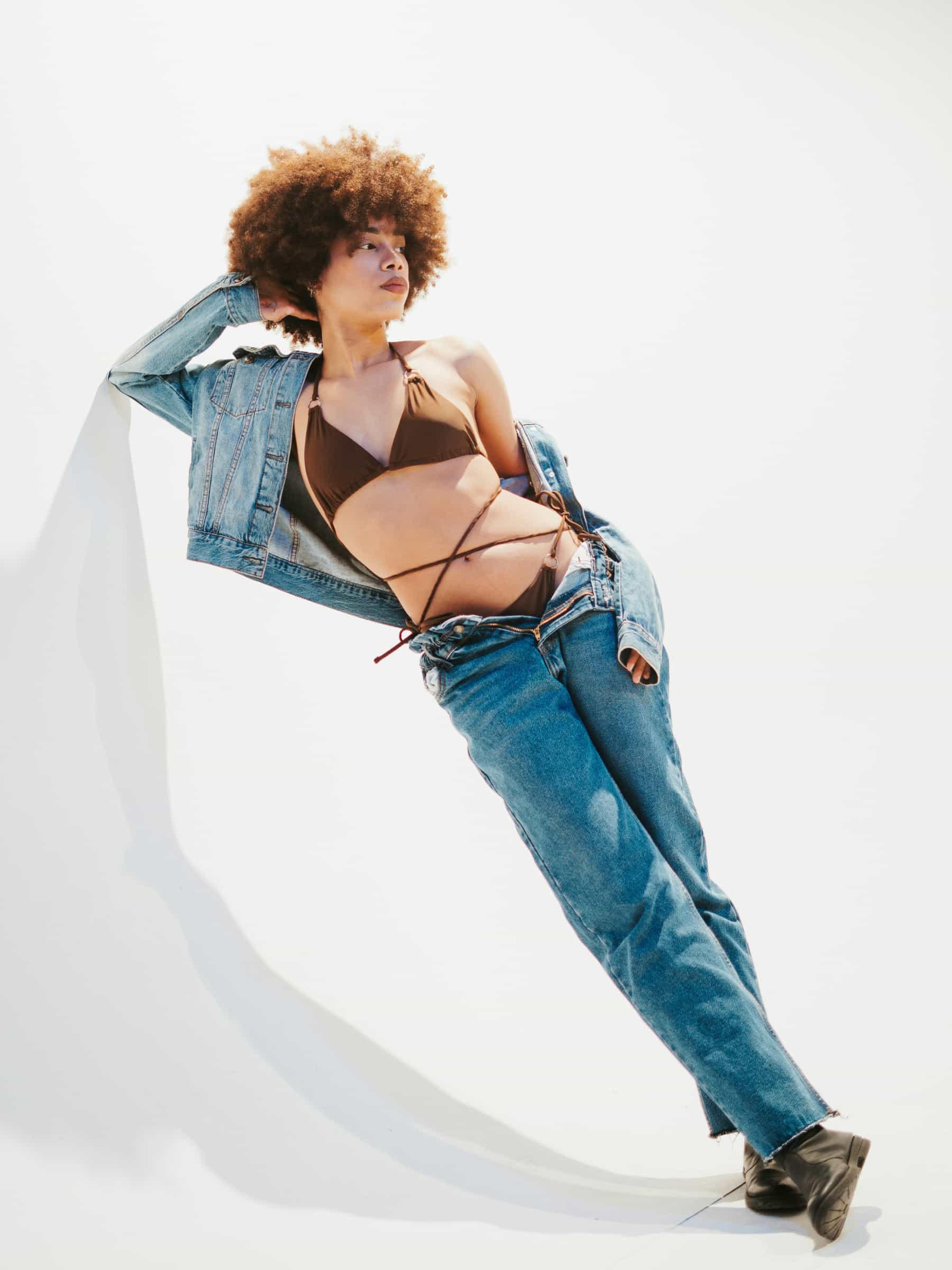 Straight high-waist jeans